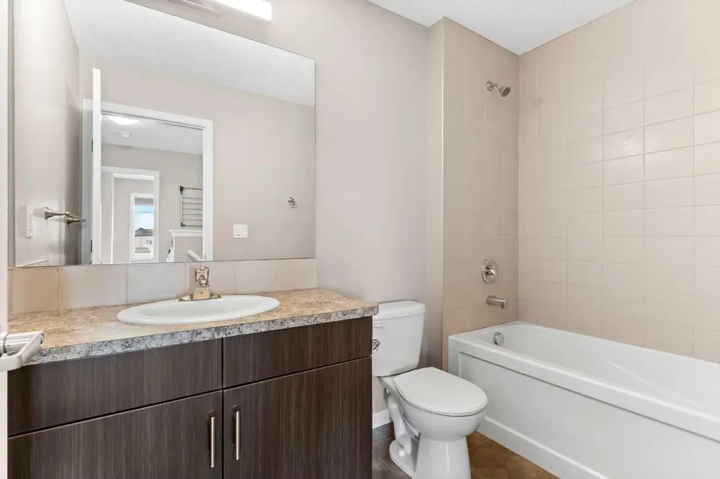 132 Windford Grove SW Airdrie AB T4B 4A5