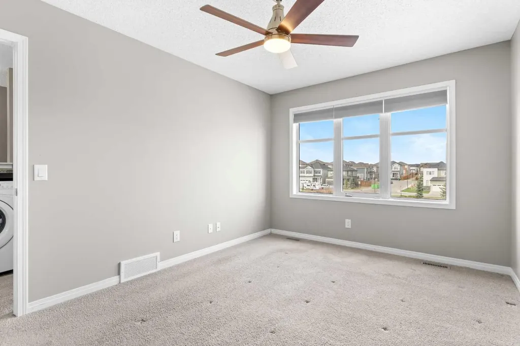 132 Windford Grove SW Airdrie AB T4B 4A5