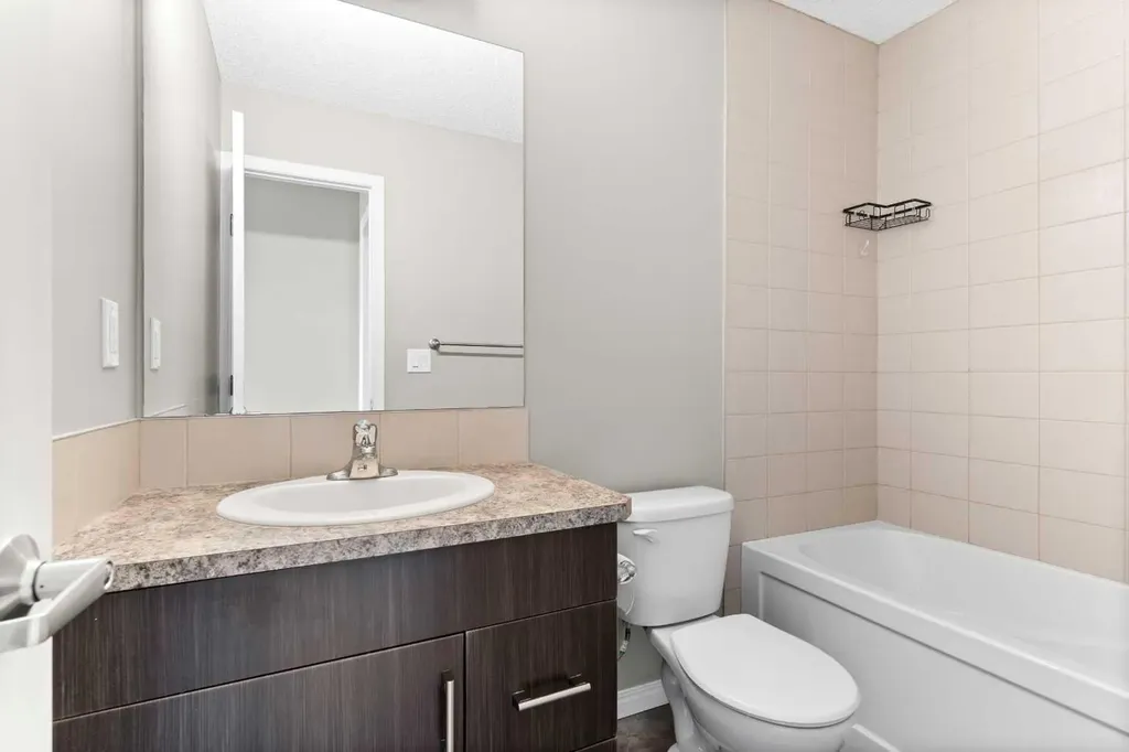 132 Windford Grove SW Airdrie AB T4B 4A5
