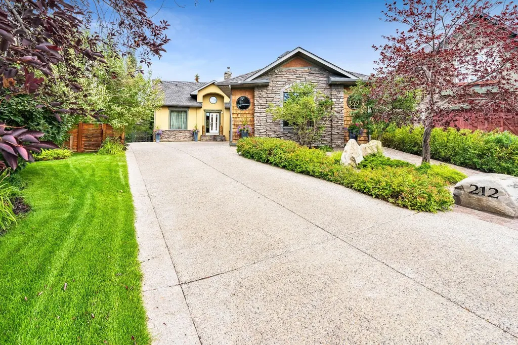 212 Aspen Meadows Place SW Calgary AB T5H 4T2