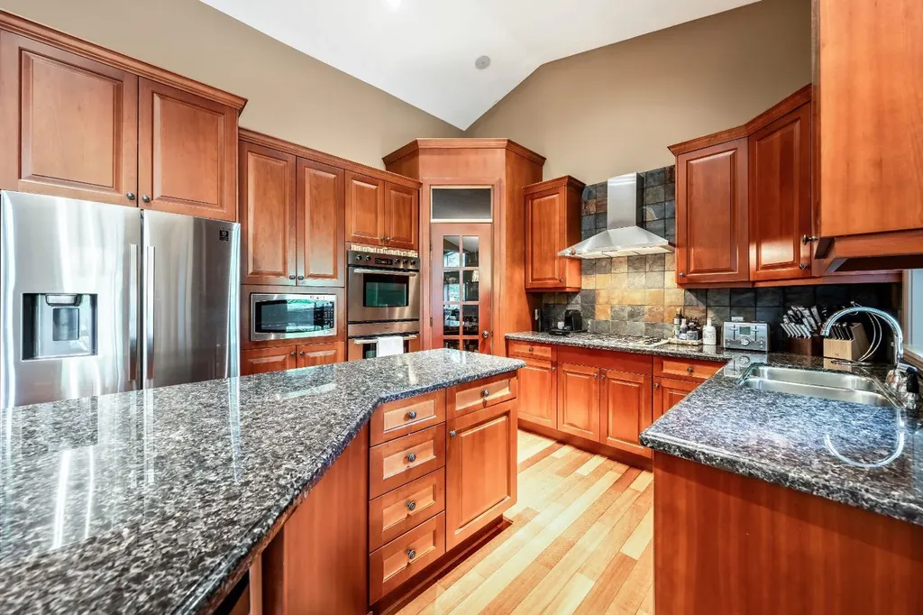 212 Aspen Meadows Place SW Calgary AB T5H 4T2