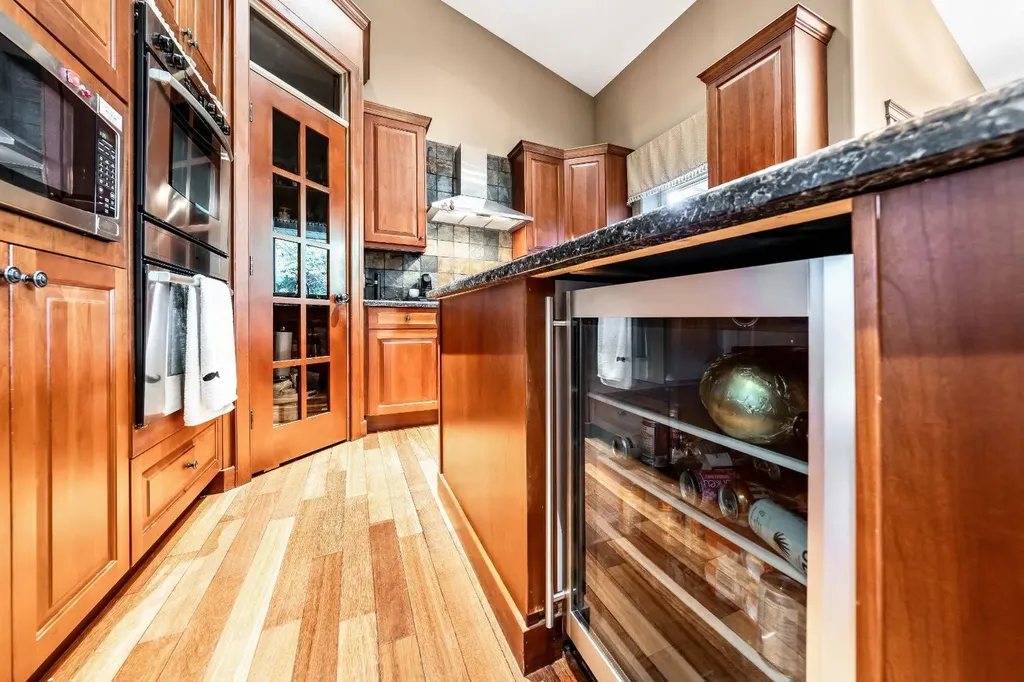 212 Aspen Meadows Place SW Calgary AB T5H 4T2