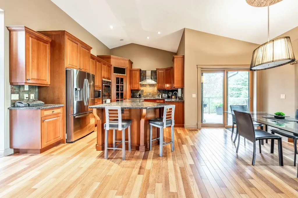 212 Aspen Meadows Place SW Calgary AB T5H 4T2