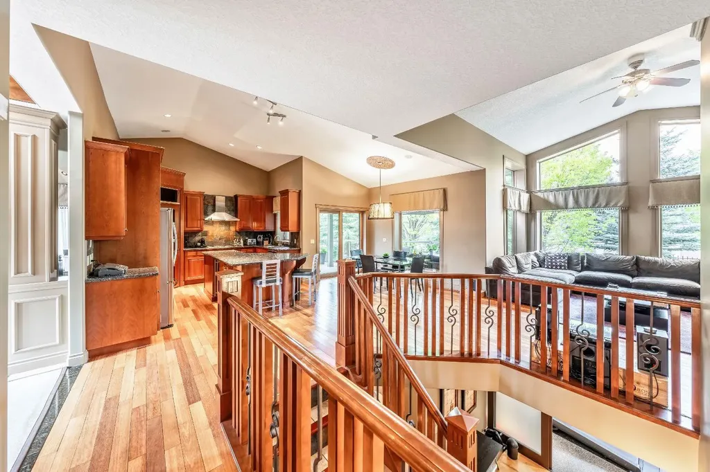 212 Aspen Meadows Place SW Calgary AB T5H 4T2