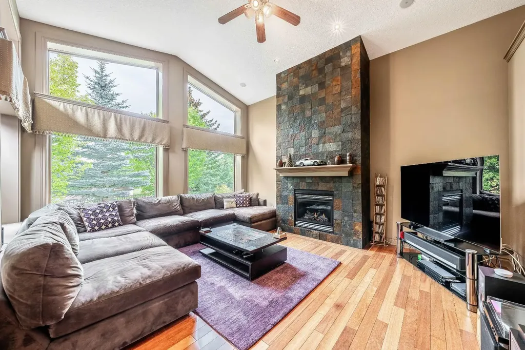212 Aspen Meadows Place SW Calgary AB T5H 4T2