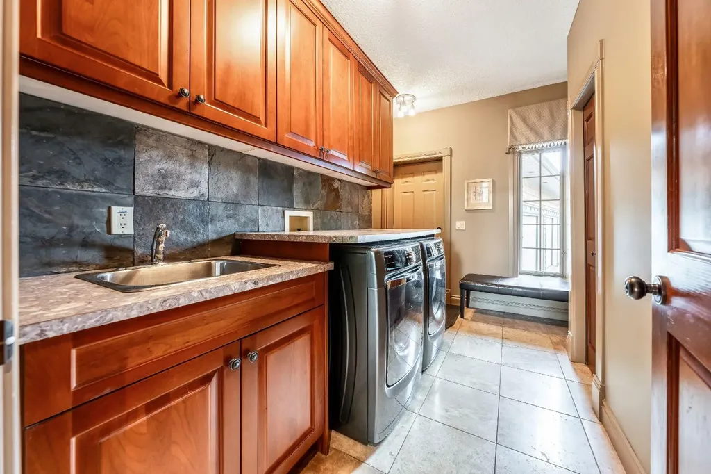 212 Aspen Meadows Place SW Calgary AB T5H 4T2
