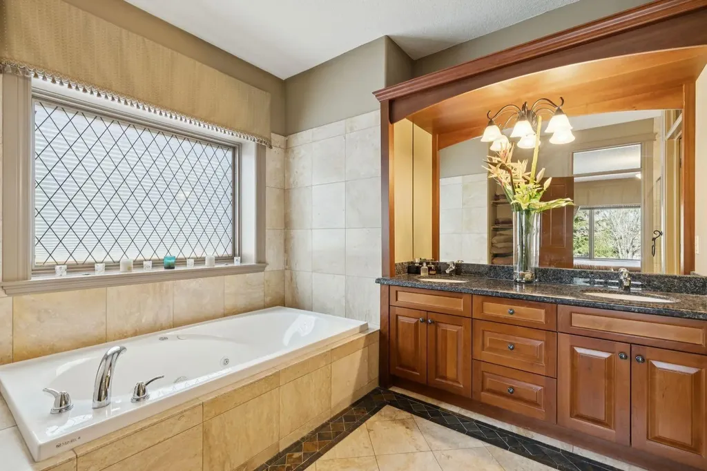 212 Aspen Meadows Place SW Calgary AB T5H 4T2