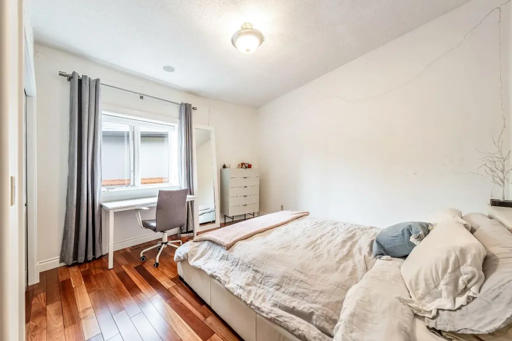 212 Aspen Meadows Place SW Calgary AB T5H 4T2