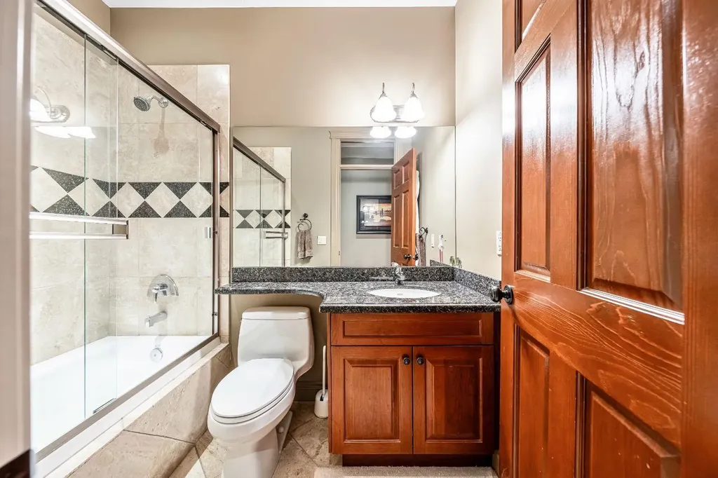 212 Aspen Meadows Place SW Calgary AB T5H 4T2