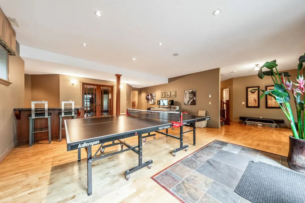 212 Aspen Meadows Place SW Calgary AB T5H 4T2