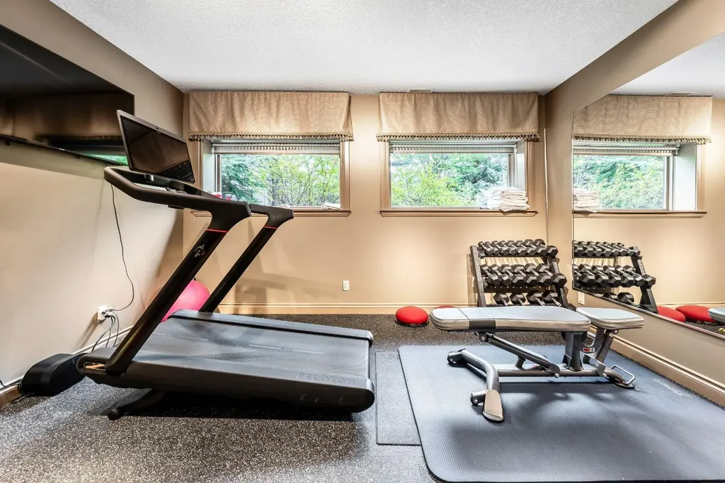 212 Aspen Meadows Place SW Calgary AB T5H 4T2