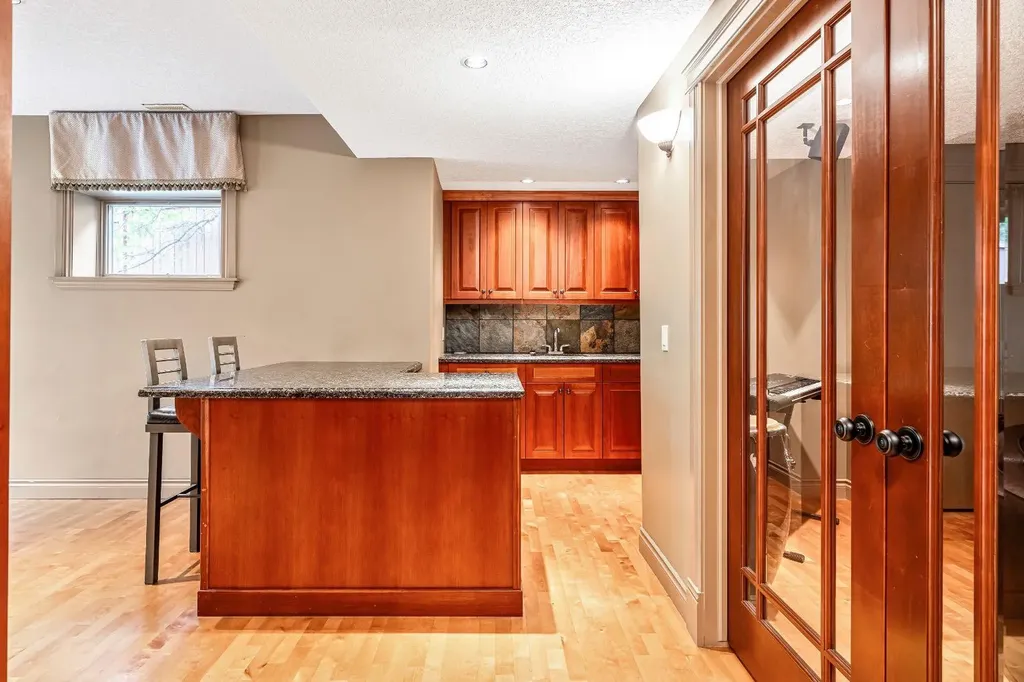 212 Aspen Meadows Place SW Calgary AB T5H 4T2