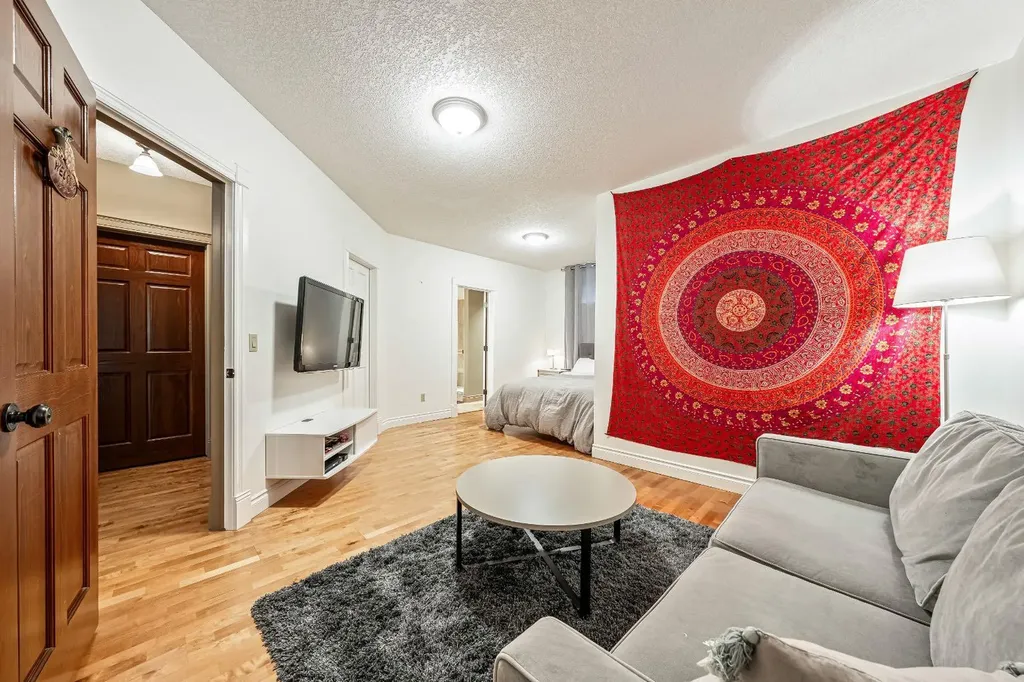 212 Aspen Meadows Place SW Calgary AB T5H 4T2