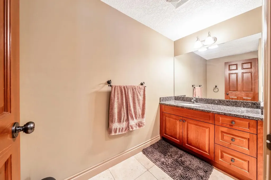 212 Aspen Meadows Place SW Calgary AB T5H 4T2