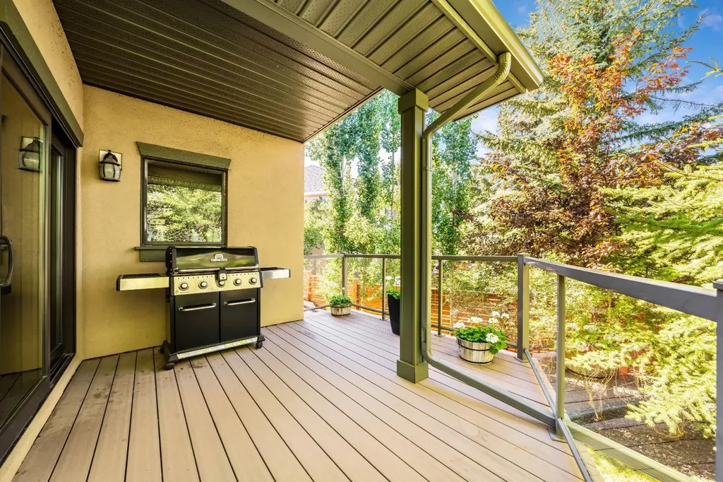 212 Aspen Meadows Place SW Calgary AB T5H 4T2