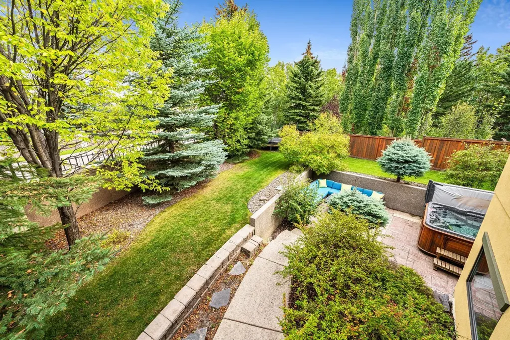 212 Aspen Meadows Place SW Calgary AB T5H 4T2