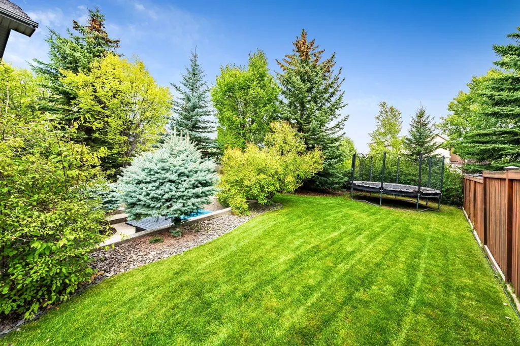 212 Aspen Meadows Place SW Calgary AB T5H 4T2