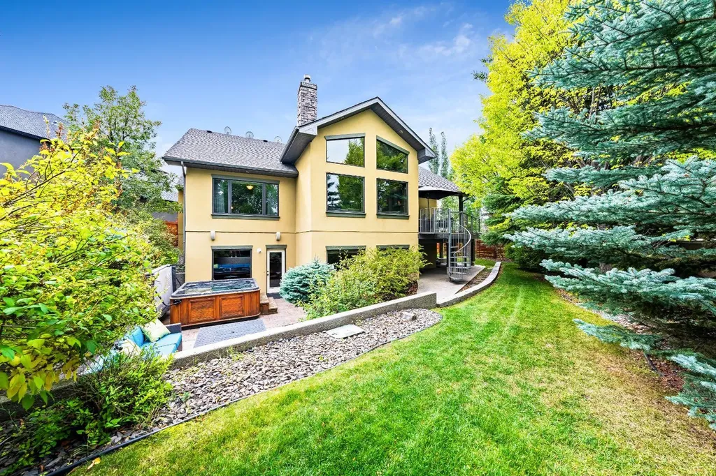 212 Aspen Meadows Place SW Calgary AB T5H 4T2