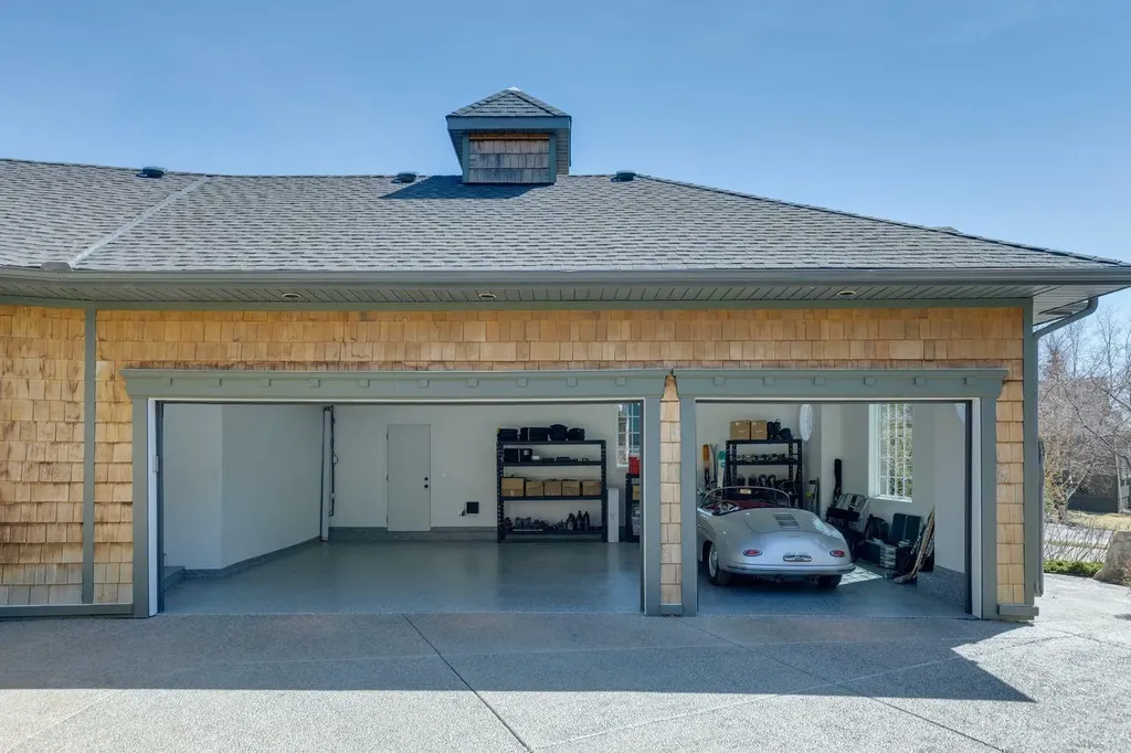 212 Aspen Meadows Place SW Calgary AB T5H 4T2