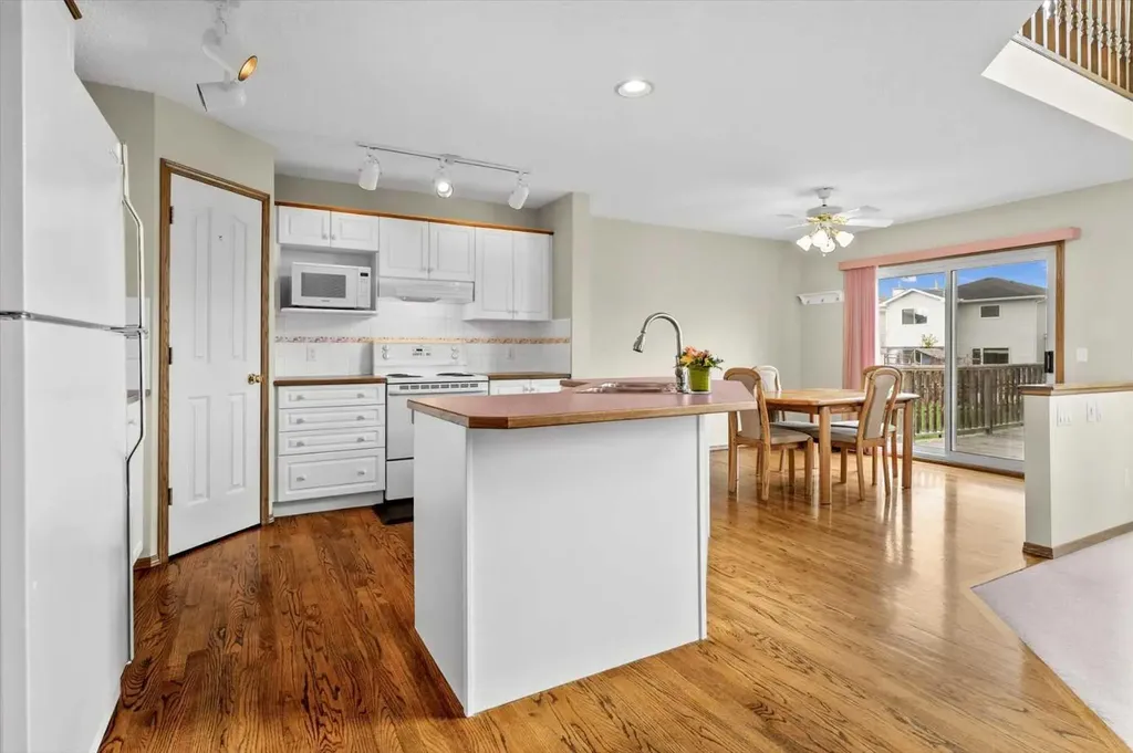 4 Citadel Meadow Court NW Calgary AB T3G4K6