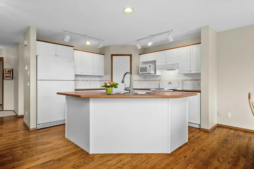4 Citadel Meadow Court NW Calgary AB T3G4K6
