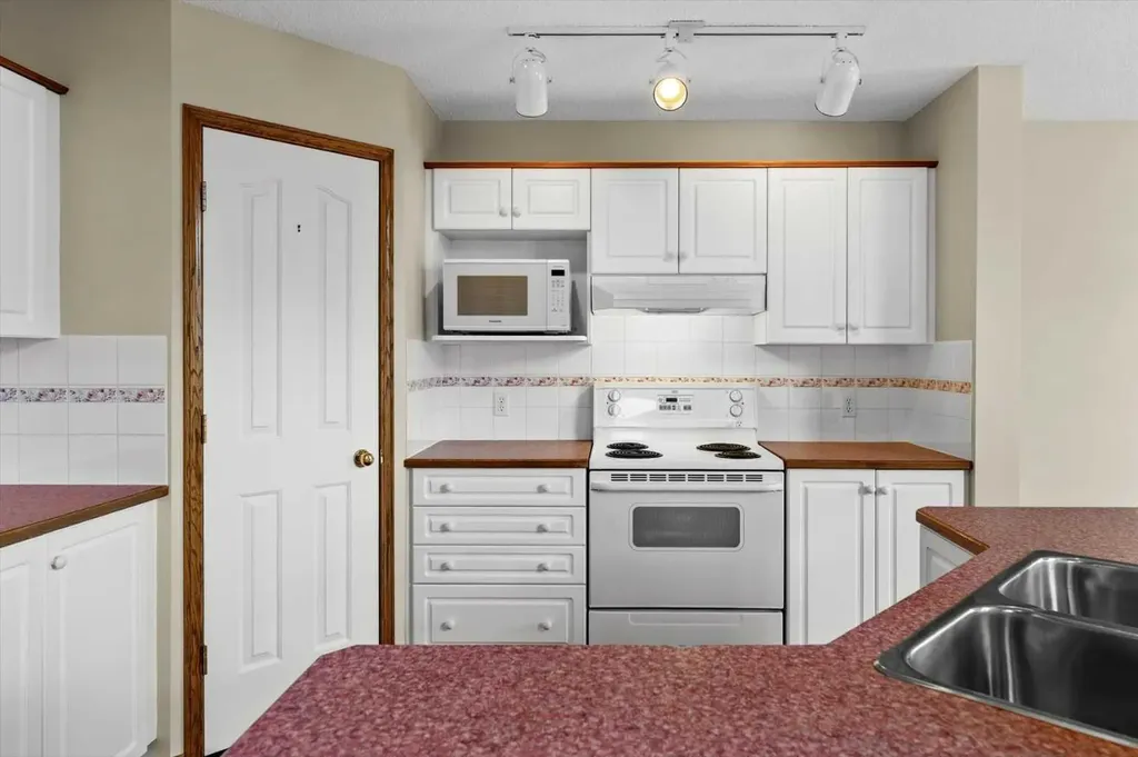 4 Citadel Meadow Court NW Calgary AB T3G4K6