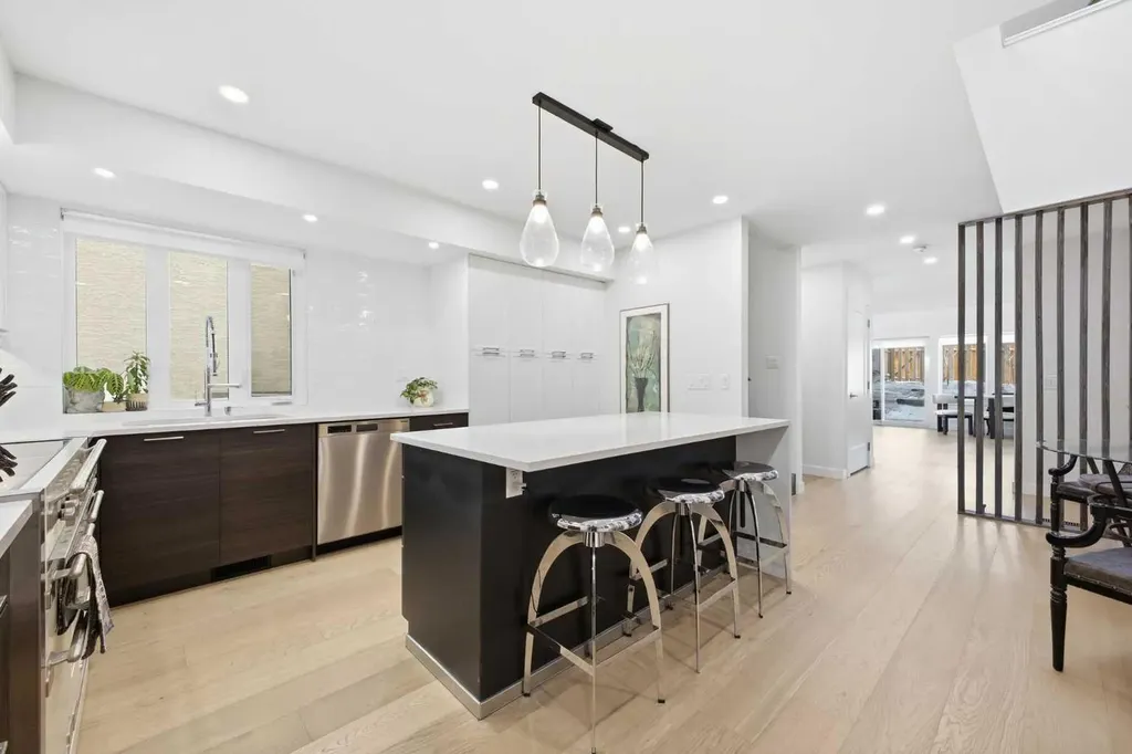 3817 18 Street SW Calgary AB T2T 4V2