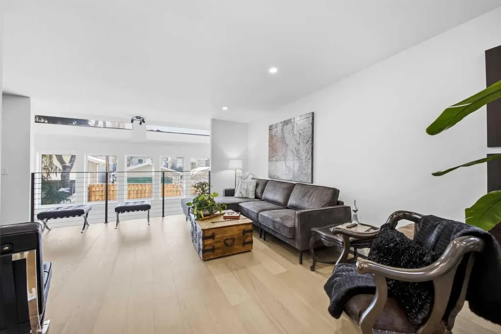 3817 18 Street SW Calgary AB T2T 4V2