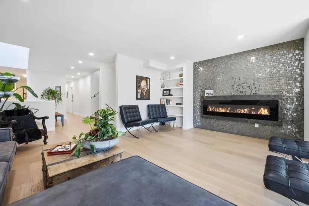 3817 18 Street SW Calgary AB T2T 4V2