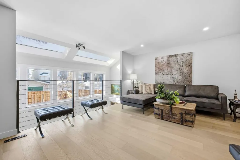 3817 18 Street SW Calgary AB T2T 4V2