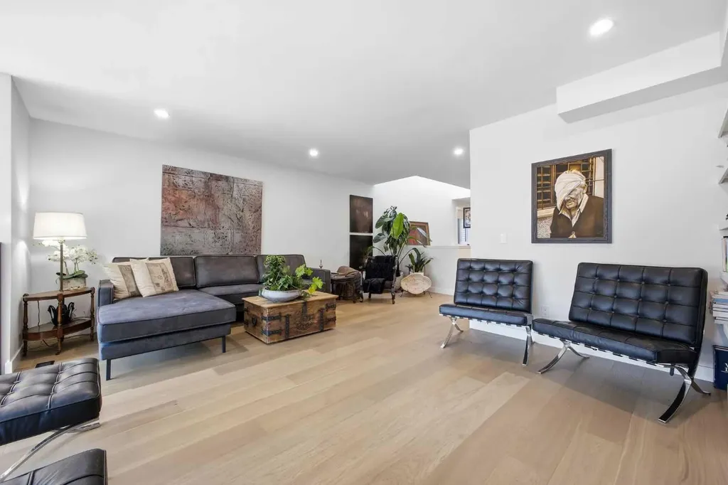 3817 18 Street SW Calgary AB T2T 4V2