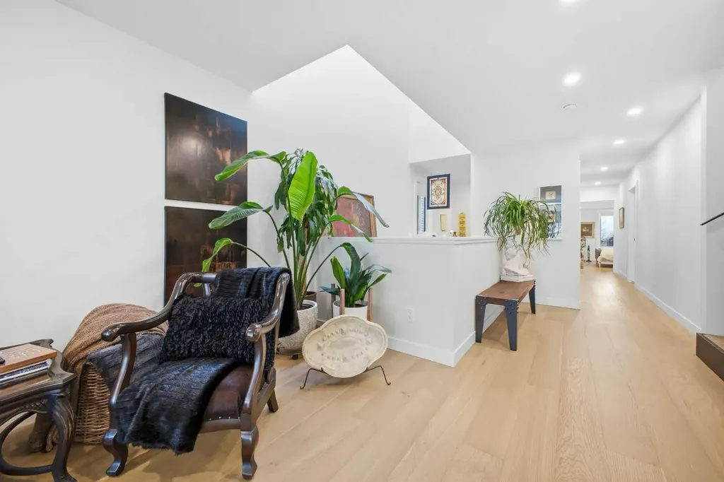 3817 18 Street SW Calgary AB T2T 4V2