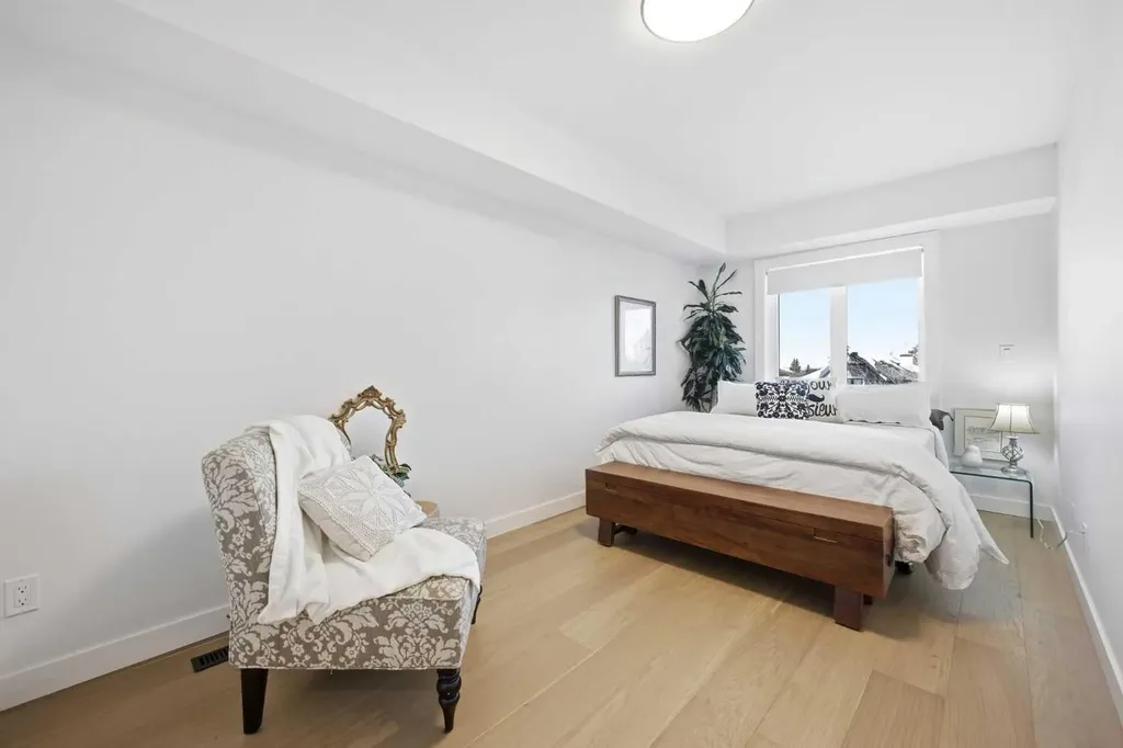 3817 18 Street SW Calgary AB T2T 4V2