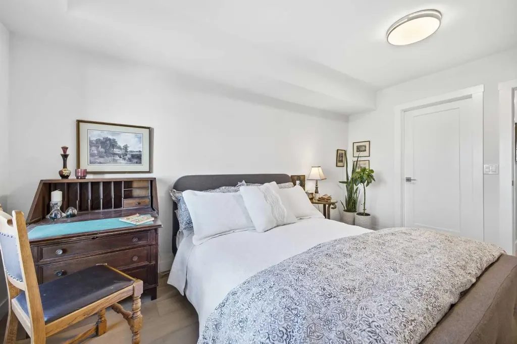 3817 18 Street SW Calgary AB T2T 4V2