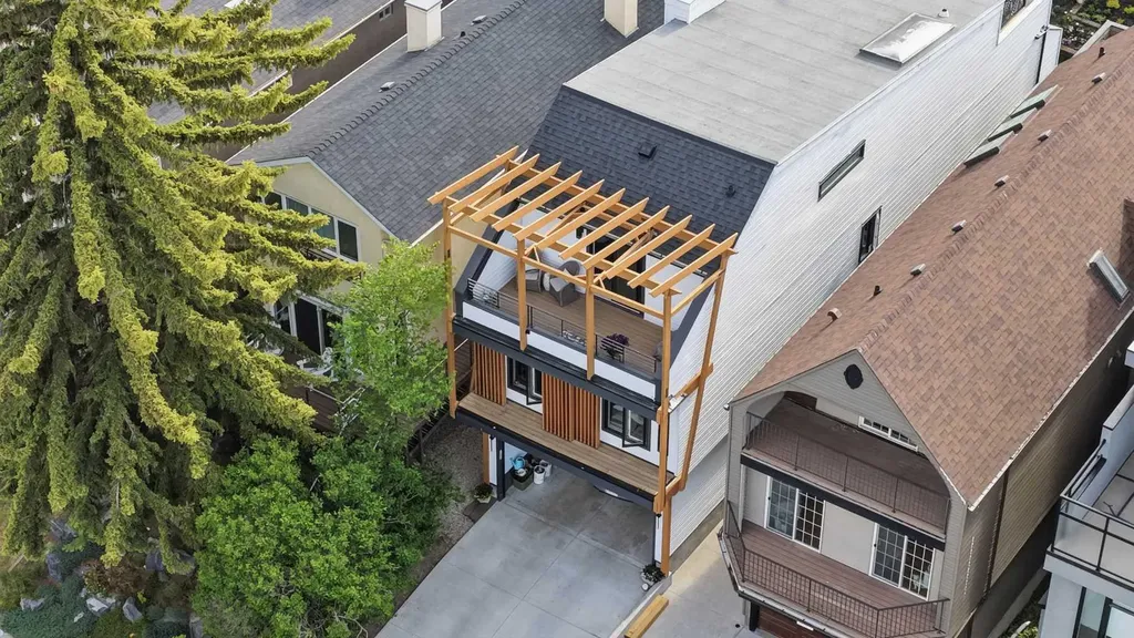 3817 18 Street SW Calgary AB T2T 4V2