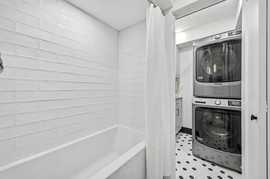 3817 18 Street SW Calgary AB T2T 4V2