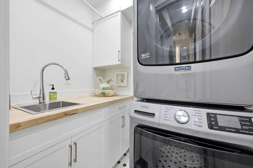 3817 18 Street SW Calgary AB T2T 4V2