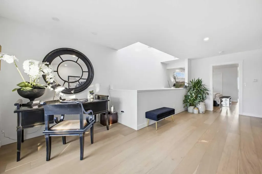 3817 18 Street SW Calgary AB T2T 4V2