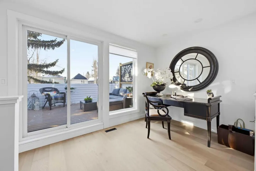 3817 18 Street SW Calgary AB T2T 4V2
