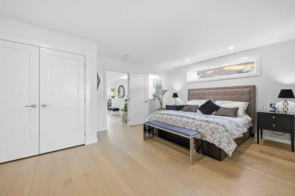 3817 18 Street SW Calgary AB T2T 4V2