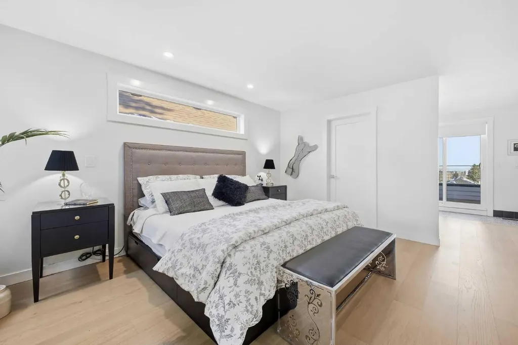 3817 18 Street SW Calgary AB T2T 4V2
