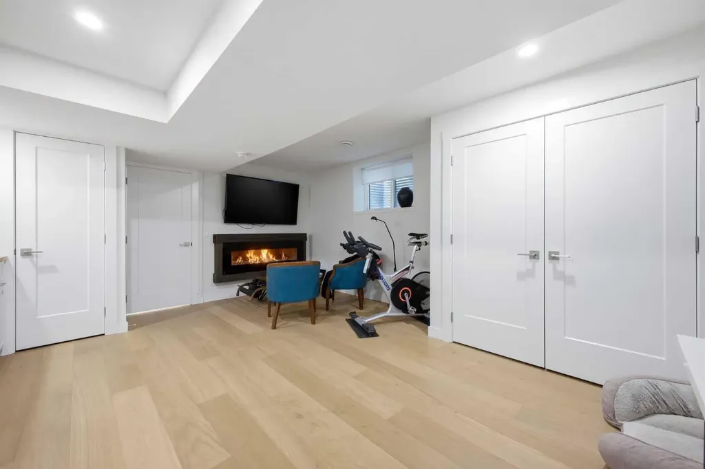 3817 18 Street SW Calgary AB T2T 4V2