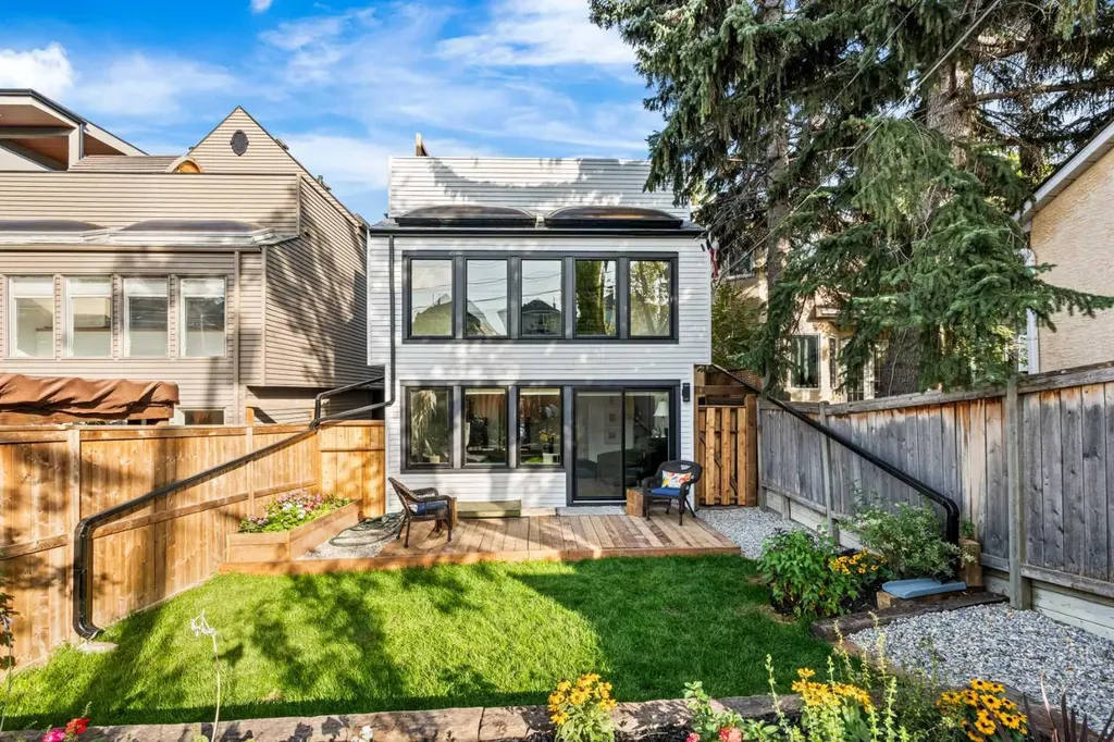 3817 18 Street SW Calgary AB T2T 4V2