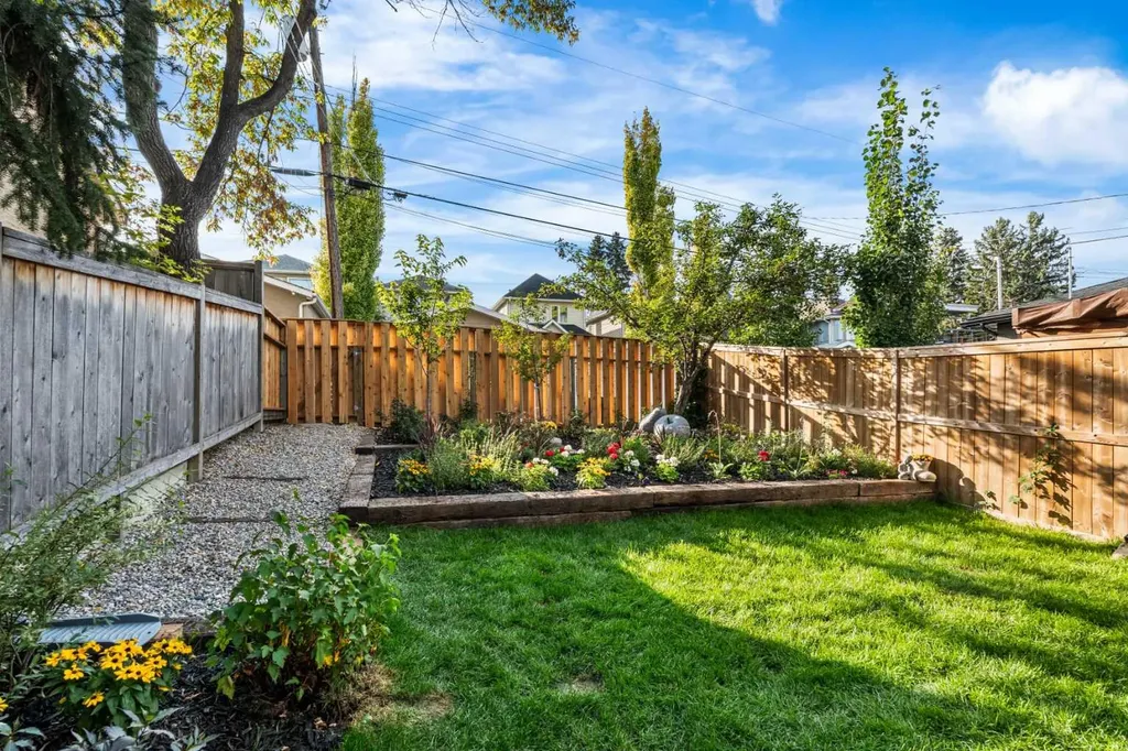 3817 18 Street SW Calgary AB T2T 4V2