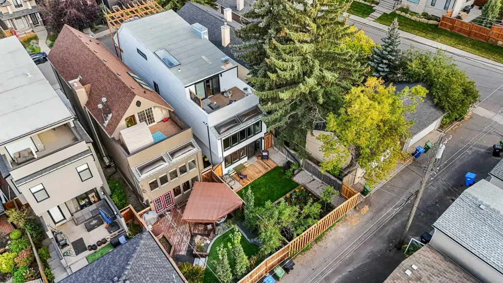 3817 18 Street SW Calgary AB T2T 4V2