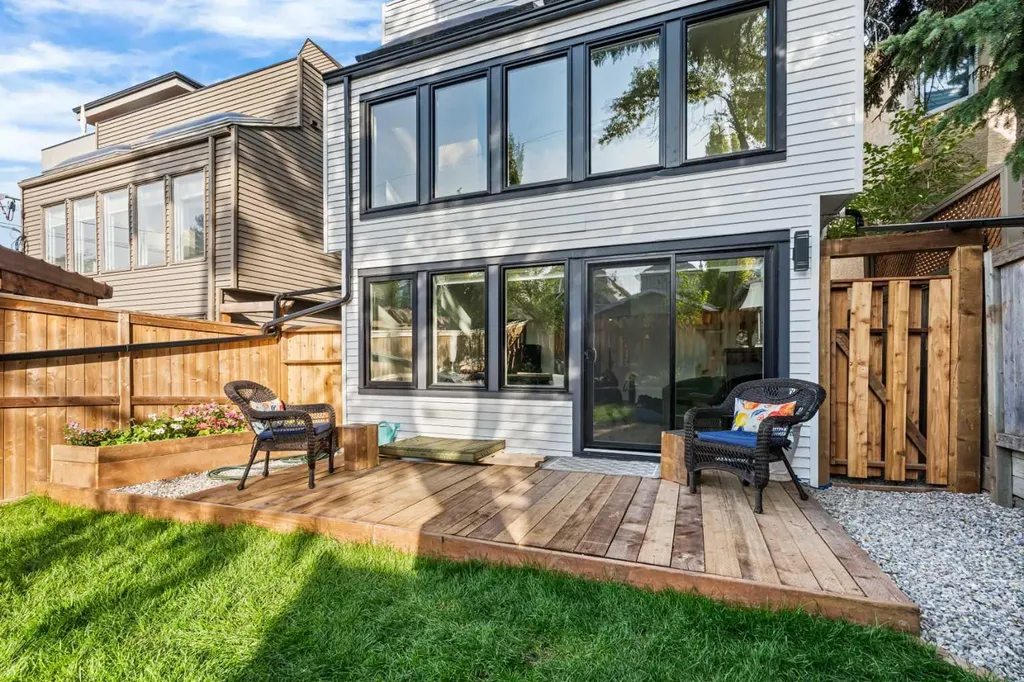3817 18 Street SW Calgary AB T2T 4V2