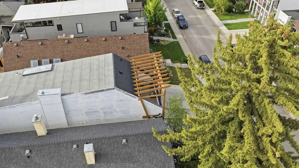 3817 18 Street SW Calgary AB T2T 4V2