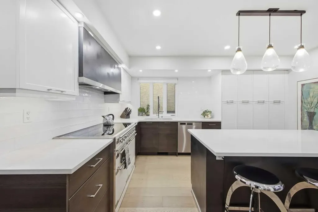 3817 18 Street SW Calgary AB T2T 4V2