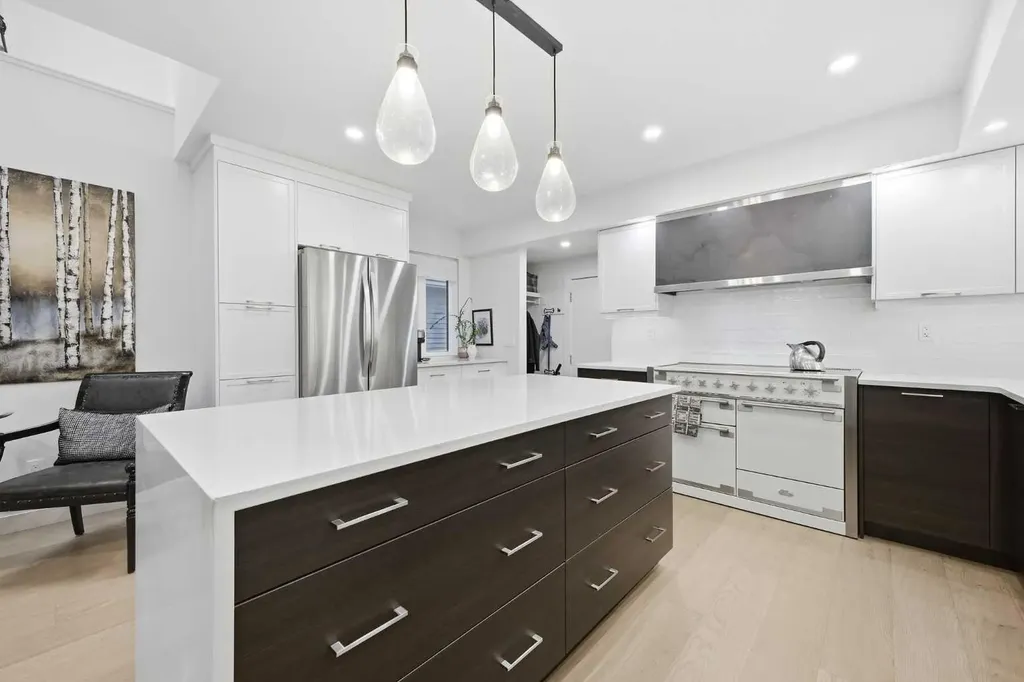 3817 18 Street SW Calgary AB T2T 4V2