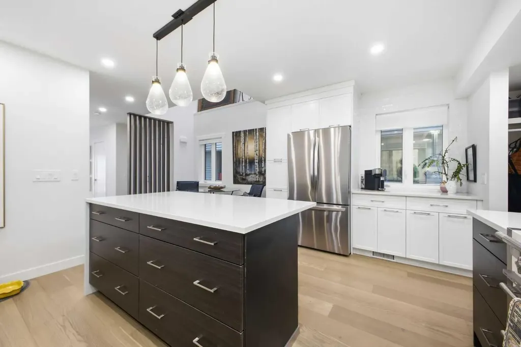 3817 18 Street SW Calgary AB T2T 4V2